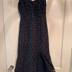 Sleeveless classic summer dress.